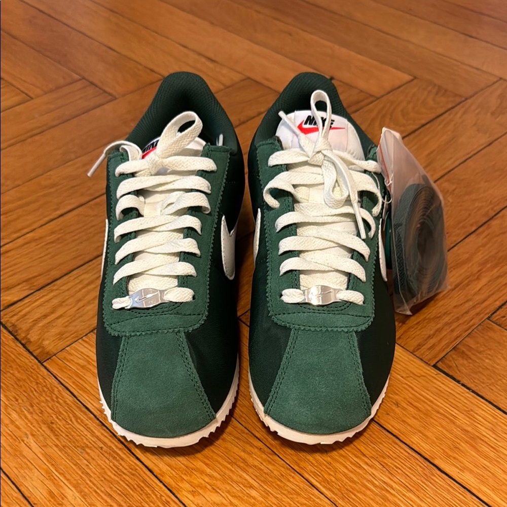 Nike Cortez in Fir - Picture 1 of 5